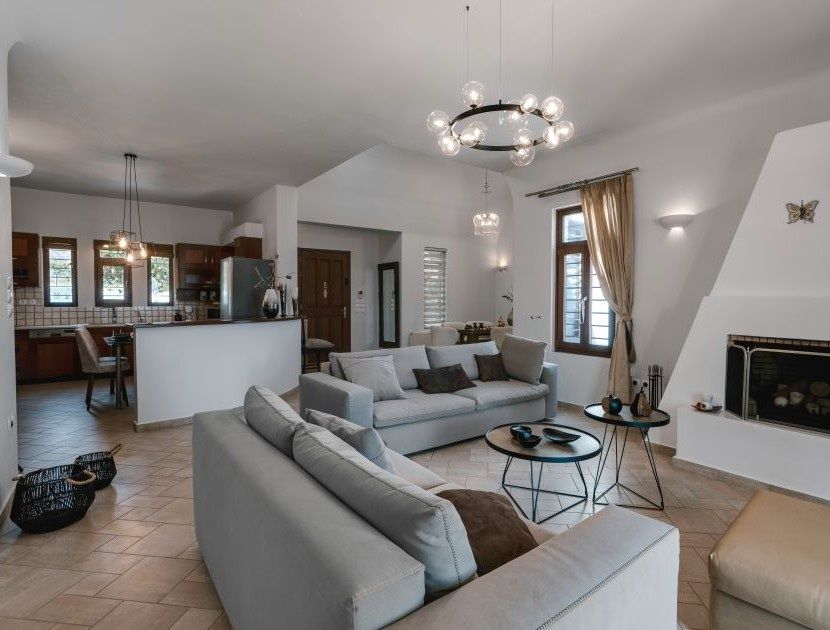 Open-plan living room, dining area and kitchen at Echo Villa in Santorini